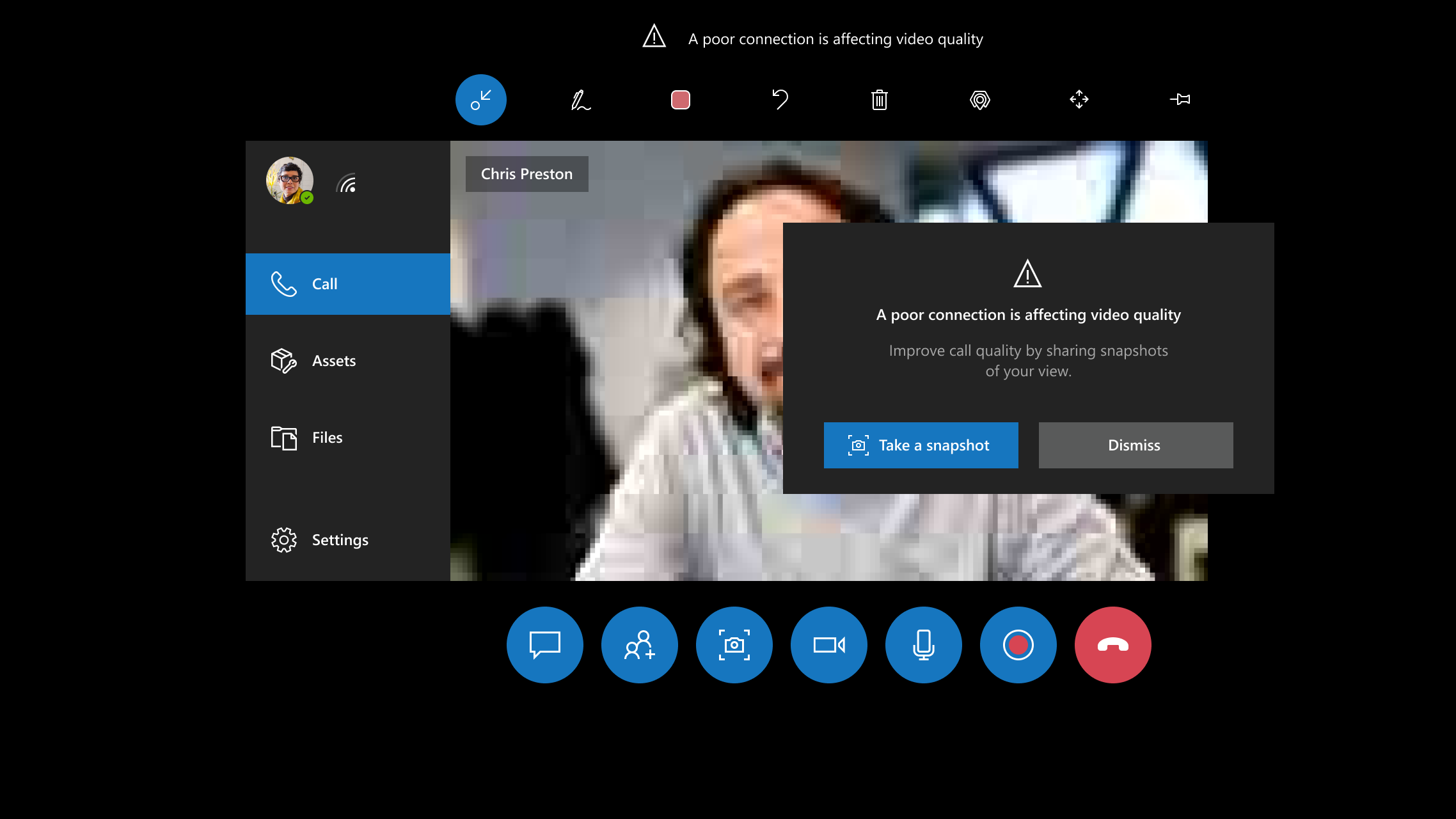 Detection Screenshot of Dynamics 365 Remote Assist on HoloLens, showing a low-quality image in the chat window because of poor network conditions.