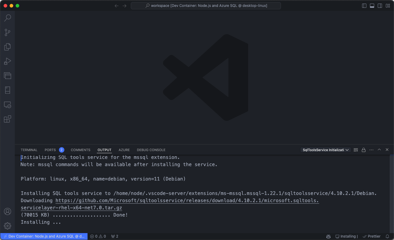 Skärmbild av Visual Studio Code som visar utvecklingsloggen för Dev Container med MSSQL-funktionen.