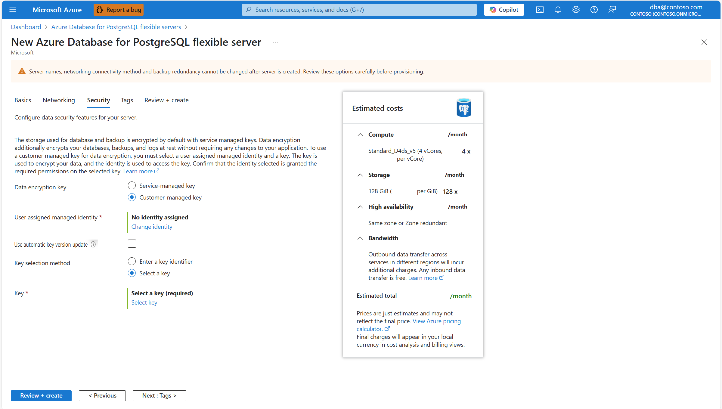 Skärmbild som visar hur du väljer den kundhanterade krypteringsnyckeln under serveretablering.