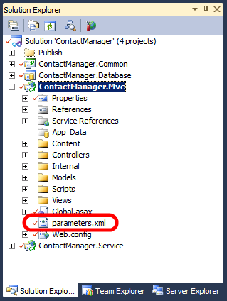在 Contact Manager 解决方案中,ContactManager.Mvc 项目在根文件夹中包含一个 parameters.xml 文件。