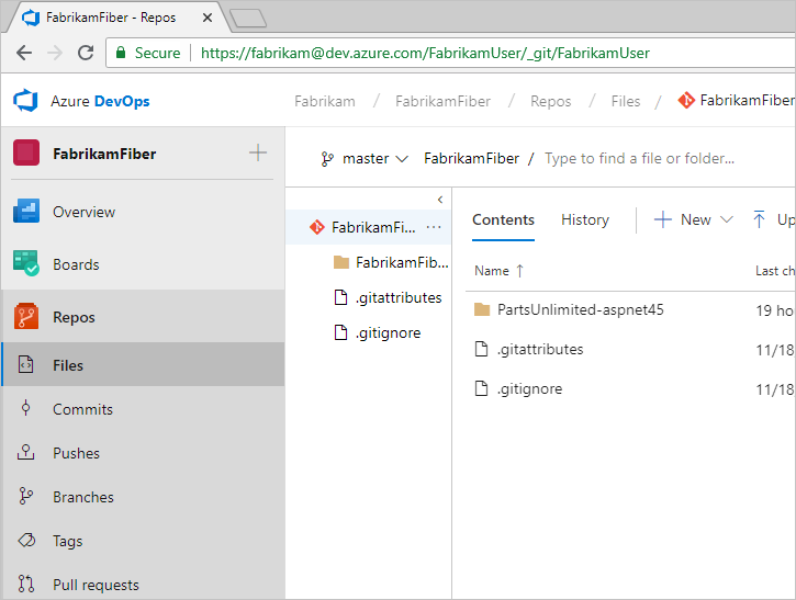 显示 Azure DevOps 中的 Azure Repos 的屏幕截图,其中代码文件存储在 Git 中用于版本控制。