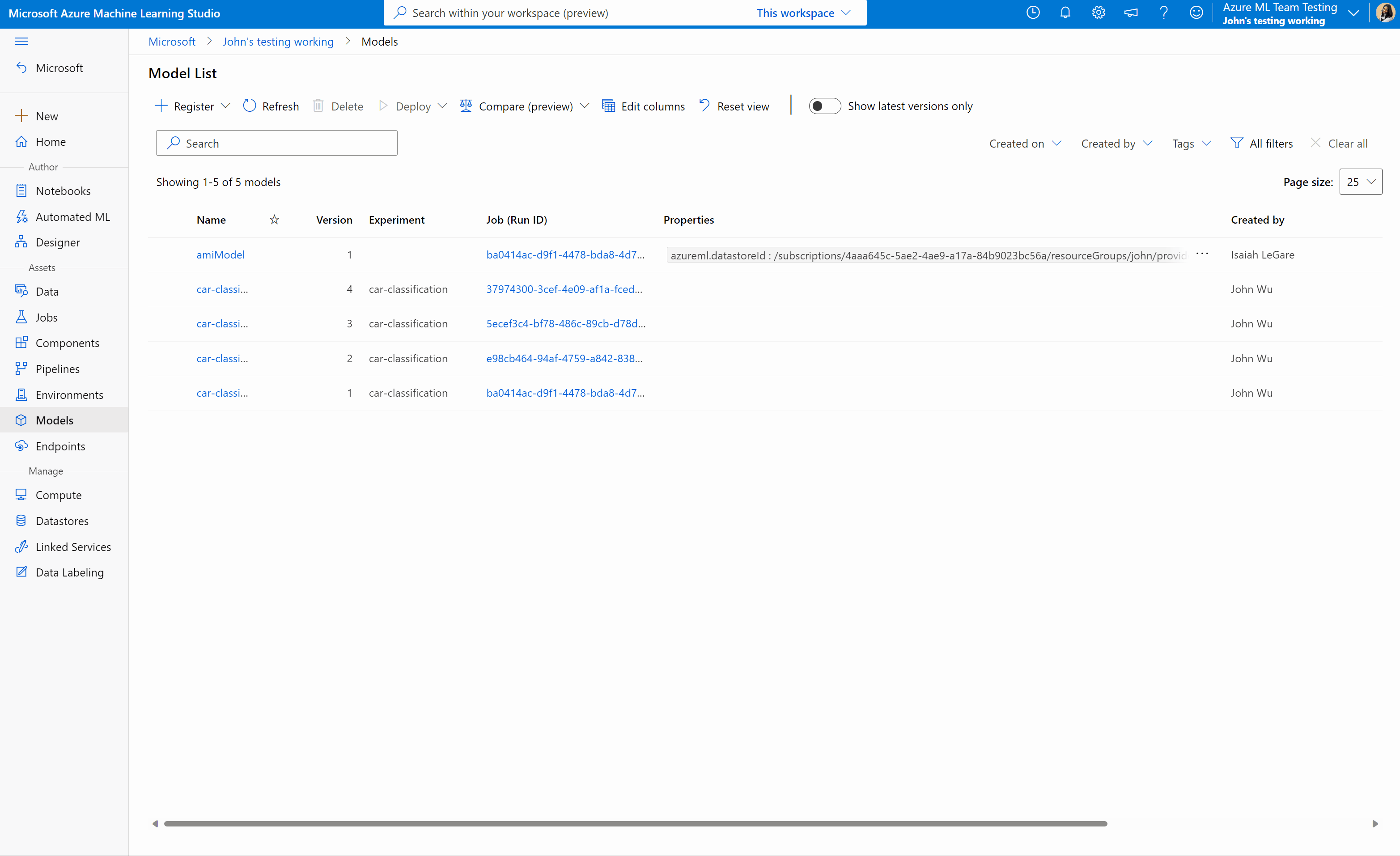 预览面板的屏幕截图,其中显示了如何在 Azure 机器学习工作室中比较作业和模型。