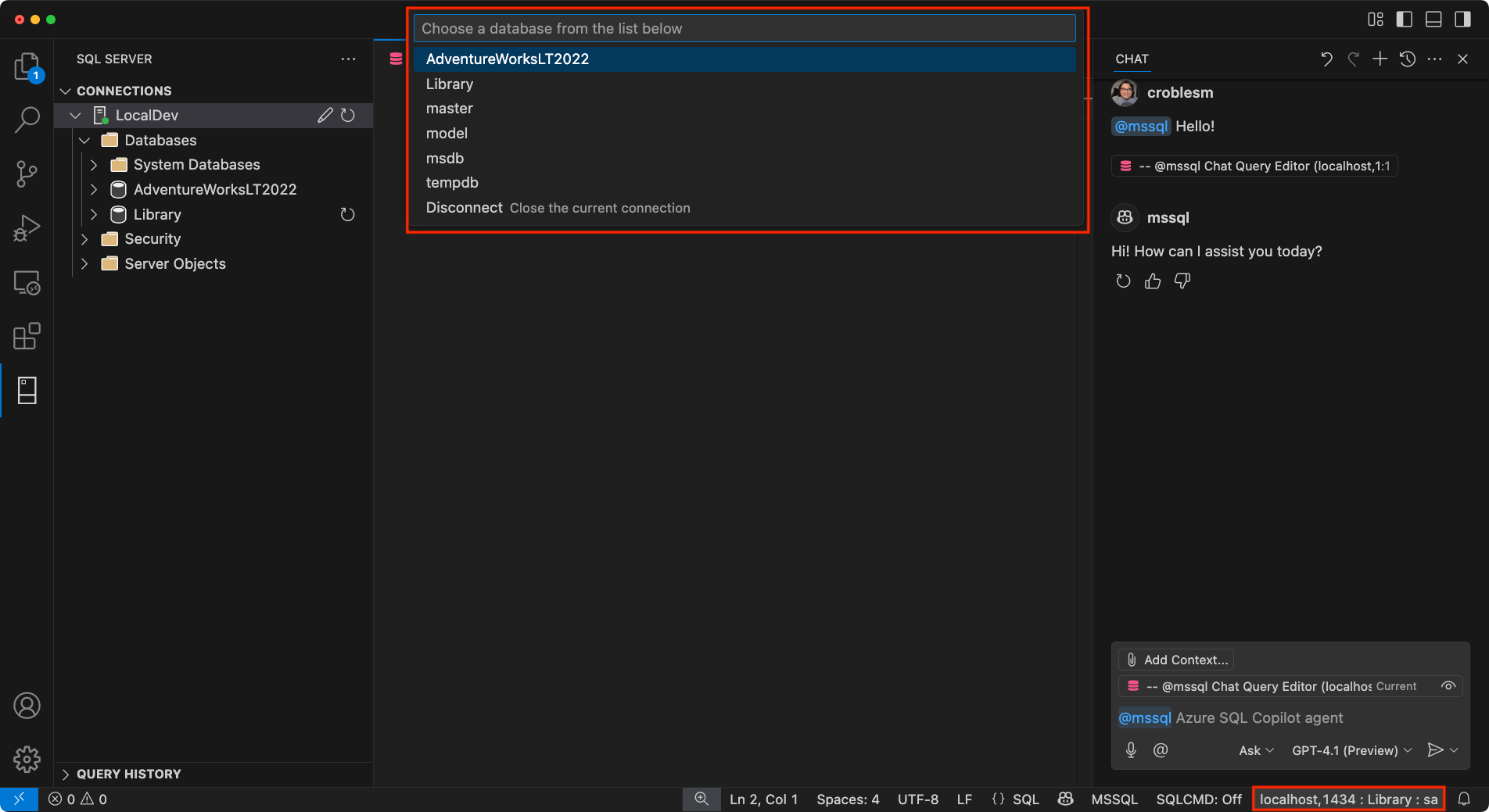 GitHub Copilot 聊天窗口和 MSSQL 扩展使用 Visual Studio Code 中的状态栏更改数据库上下文的屏幕截图。