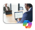 一张展示人们在计算机前工作的照片,其中有 Microsoft Copilot 徽标。