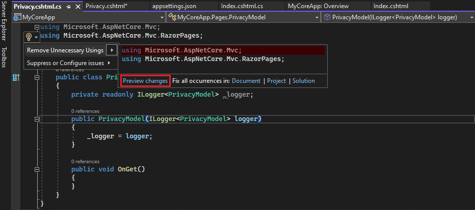 屏幕截图显示了 Visual Studio Code 编辑器中的 Privacy.cshtml 文件,打开了“快速操作”工具提示,并突出显示了“预览更改”。